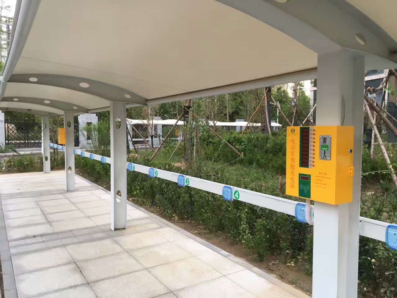 選擇小區電動車充電樁廠家的關鍵要素與充電站發展趨勢